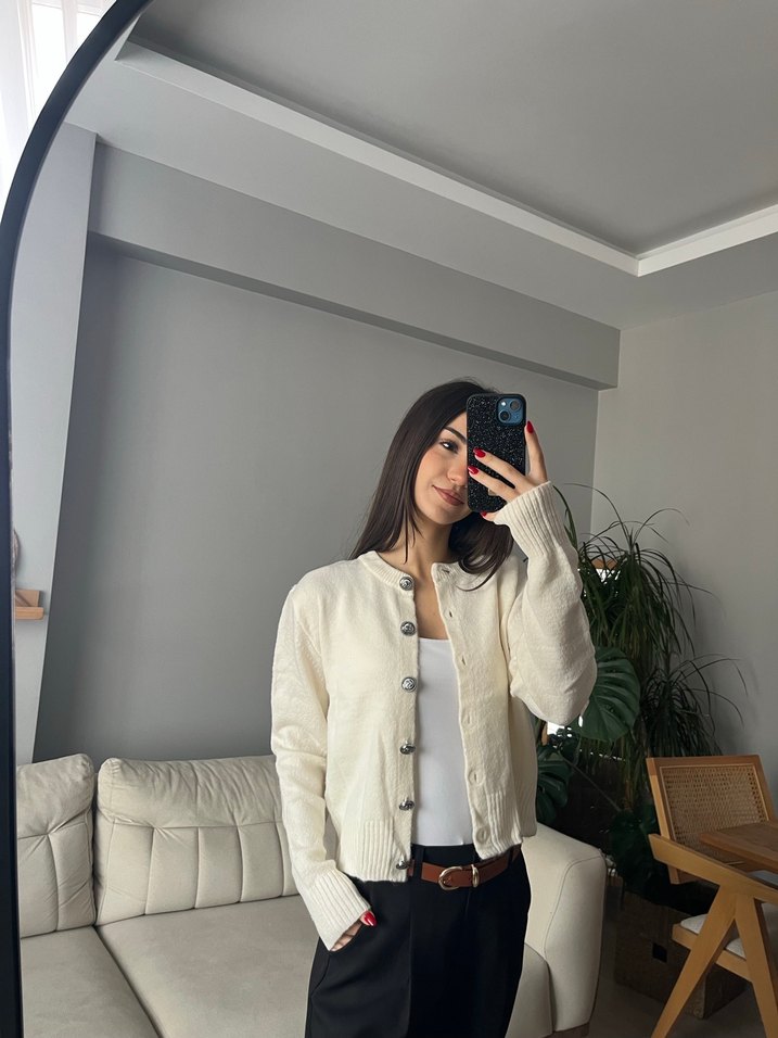 Düğmeli Beyaz Mini Kadın Hırka - Görsel 2