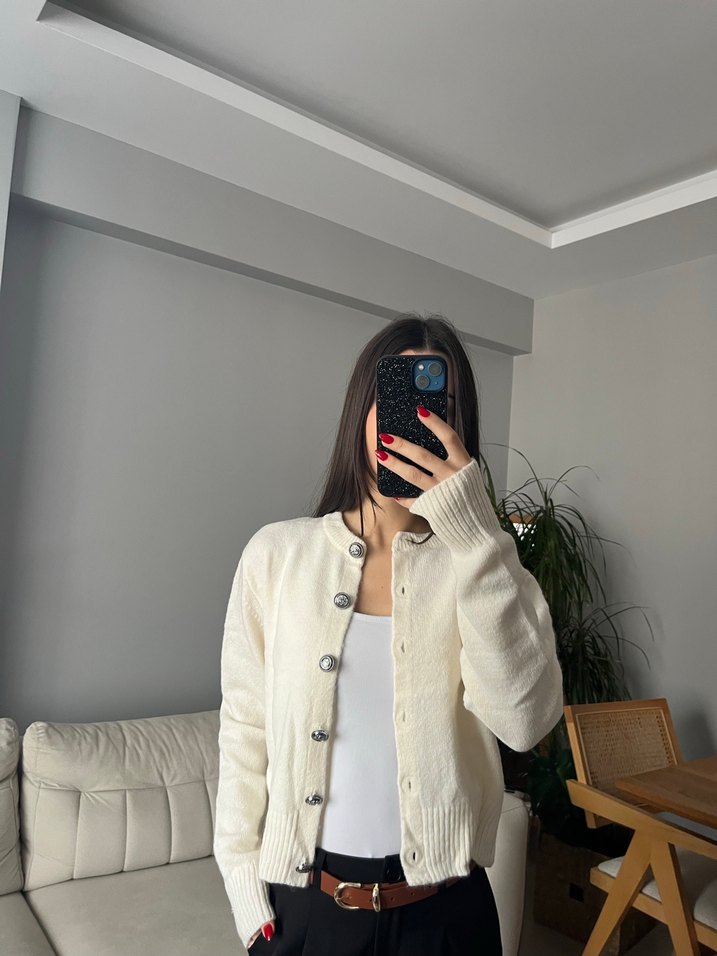 Düğmeli Beyaz Mini Kadın Hırka - Görsel 3