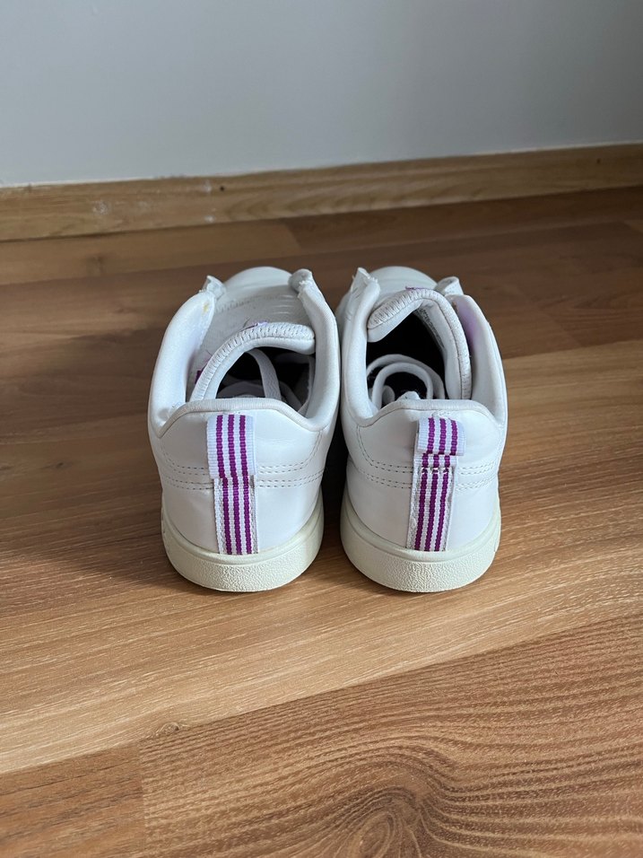 Beyaz Kadın Adidas Spor Ayakkabı - Görsel 3