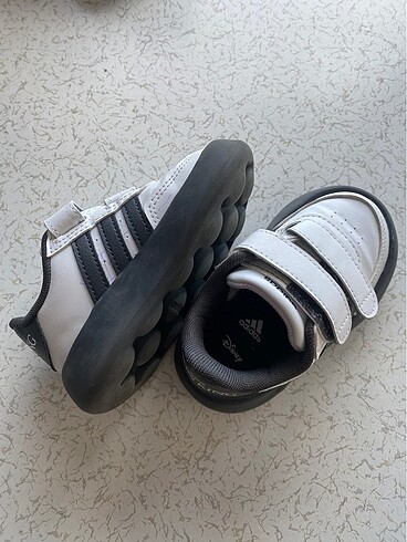 22 Beden Adidas çocuk ayakkabısı