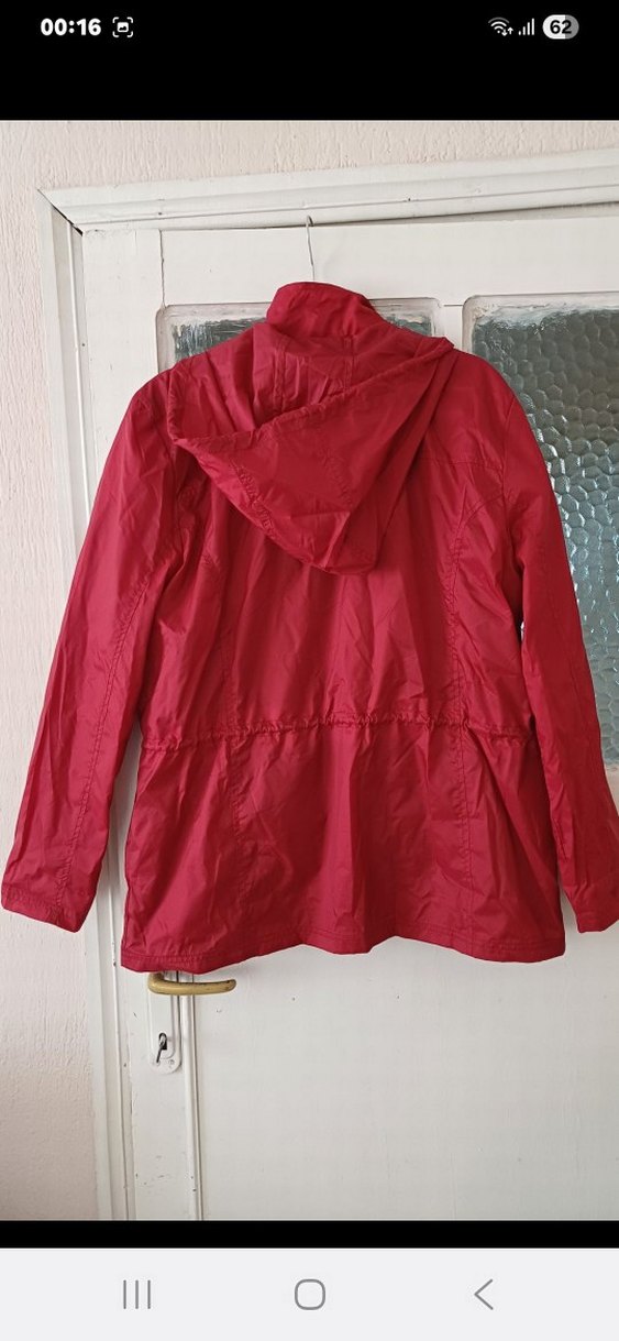 Kırmızı Kapüşonlu Midi Yağmurluk - Görsel 2