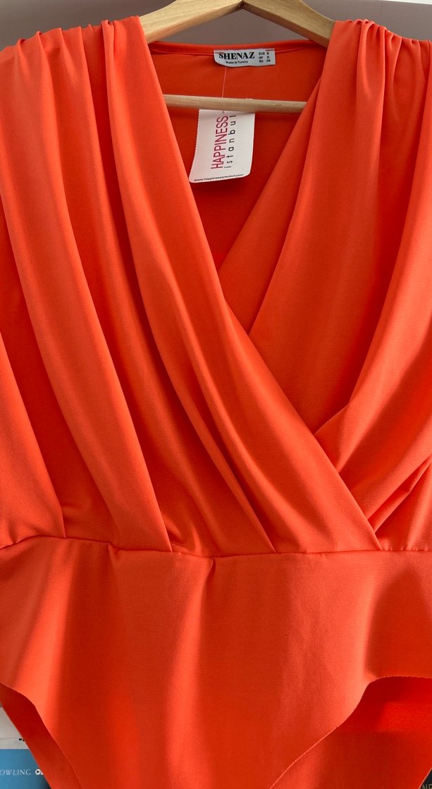 V Yaka Kırmızı Drapeli Kadın Bluz - Görsel 3