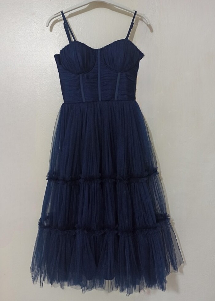 Askılı lacivert midi boy abiye elbise - Görsel 2