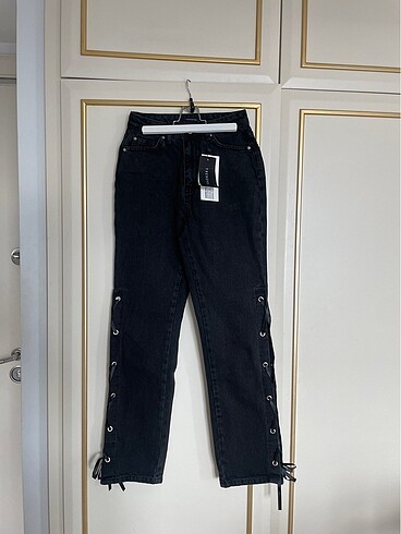 Trendyol & Milla Siyah jeans