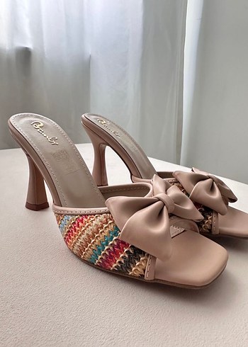 Bej Fiyonklu Kadın Topuklu Terlik - Görsel 3