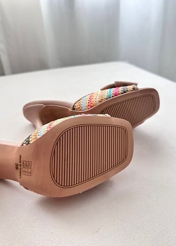 Bej Fiyonklu Kadın Topuklu Terlik - Görsel 4