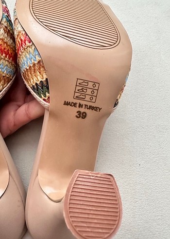 Bej Fiyonklu Kadın Topuklu Terlik - Görsel 2