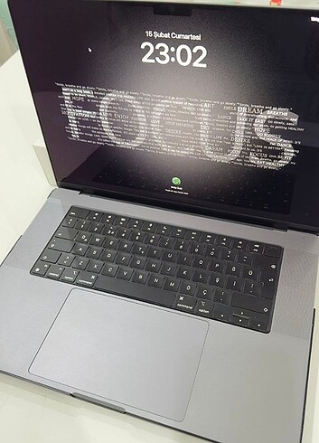 Beden Apple M2 Pro 16 GB birleşik ram 512