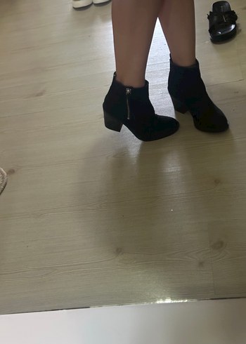 H&M Siyah Süet Fermuarlı Topuklu Kadın Bot