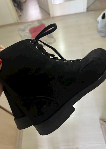Siyah Süet Bağcıklı Goth Kadın Botu