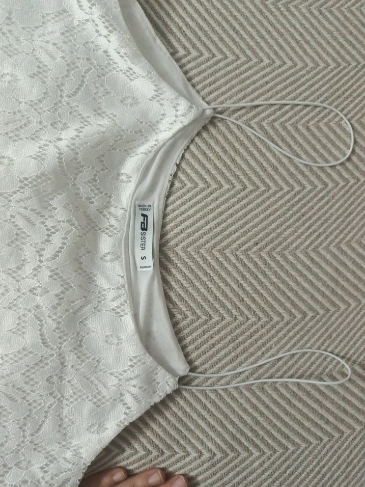 Beyaz Dantelli Kolsuz Bluz - Görsel 3