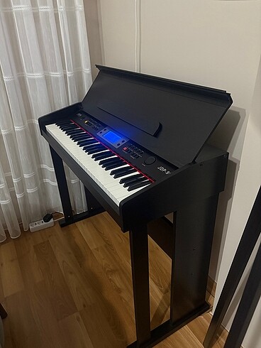 Çok az kullanılmış piyano