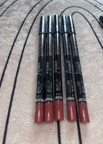 Emily dudak kalemi - Görsel 2