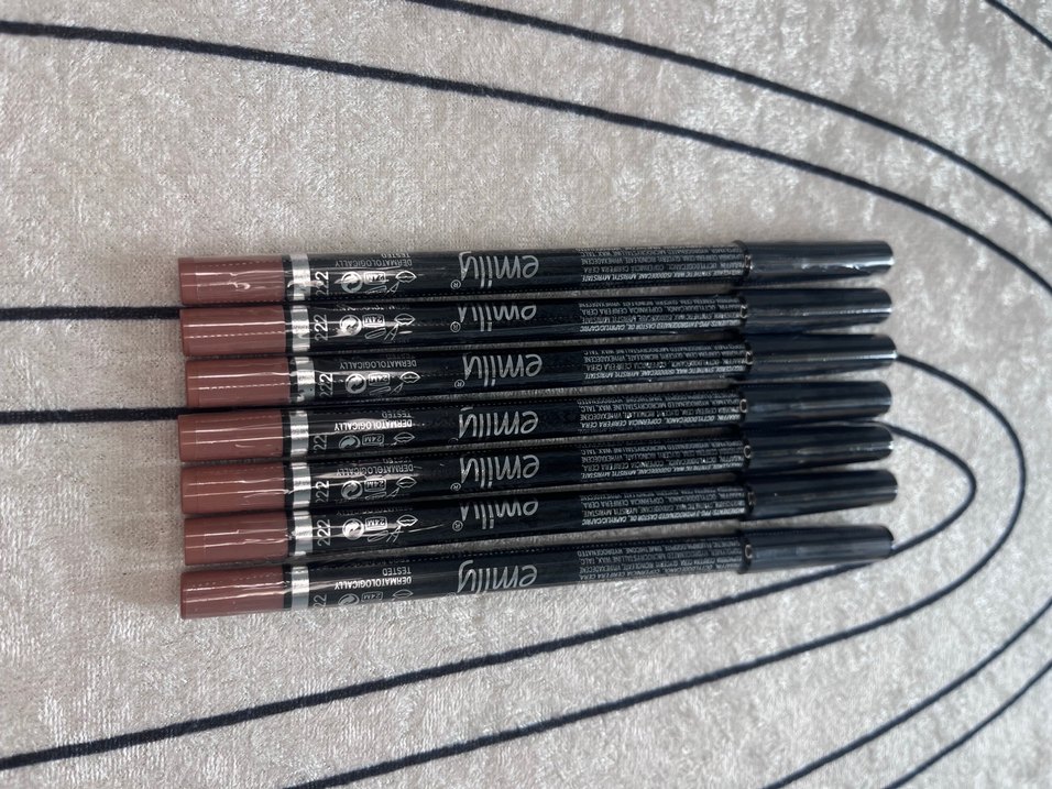 Emily dudak kalemi - Görsel 3