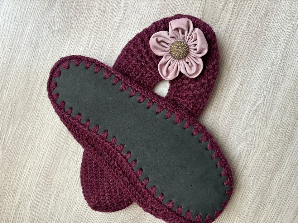 Bordo Örgü Kadın Ev Terliği Çiçek Detaylı - Görsel 3