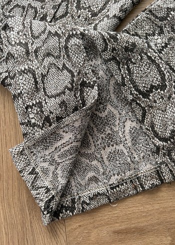 Gri Yılan Desenli Kadın Bol Kumaş Pantolon - Görsel 2