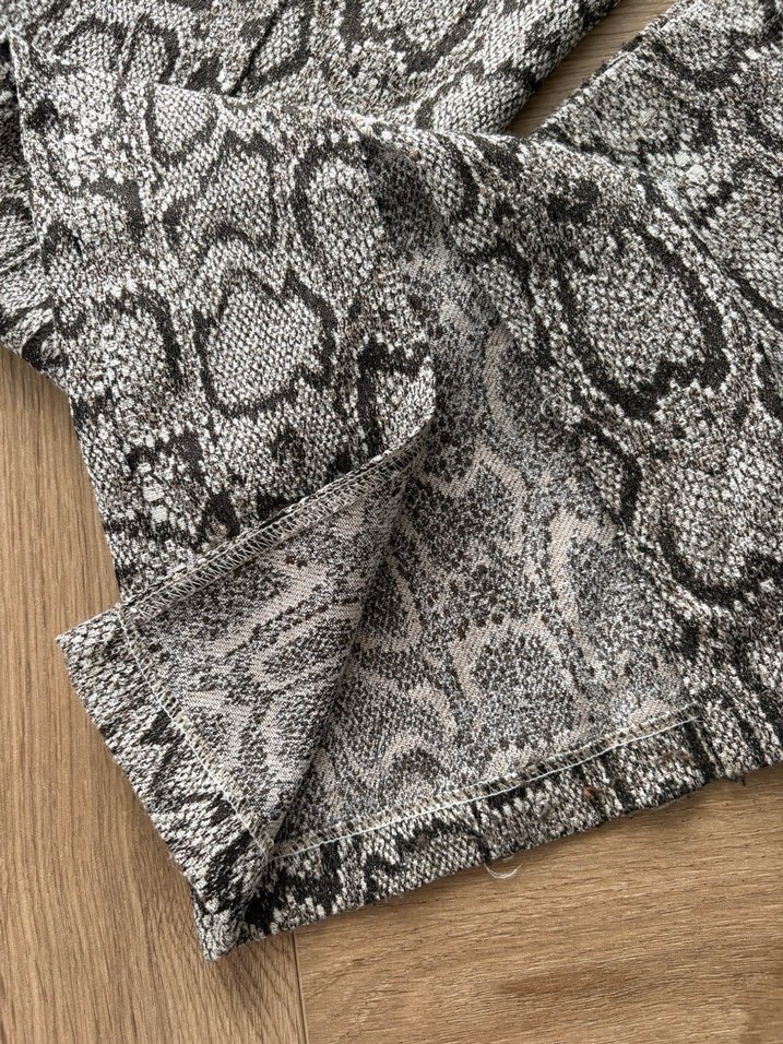 Gri Yılan Desenli Kadın Bol Kumaş Pantolon - Görsel 2