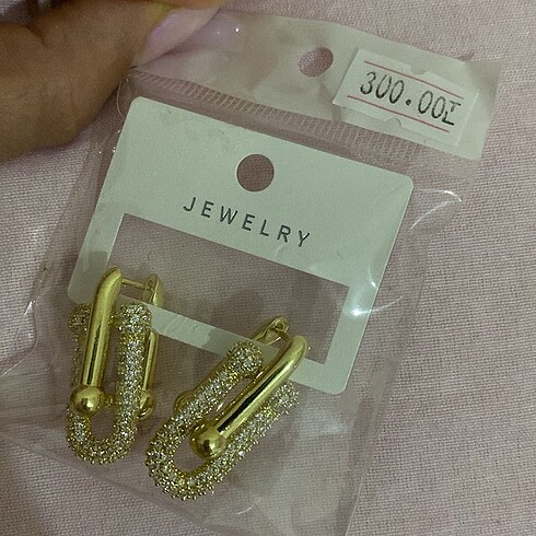 Diğer Daha paketli yeni gold taşlı küpe