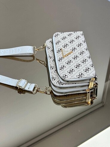 Guess Çapraz Kolon Ölçüleri: 20x12 cm