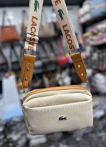 Lacoste Lacoste çapraz çanta renkleri mevcuttur sol kaydırın 