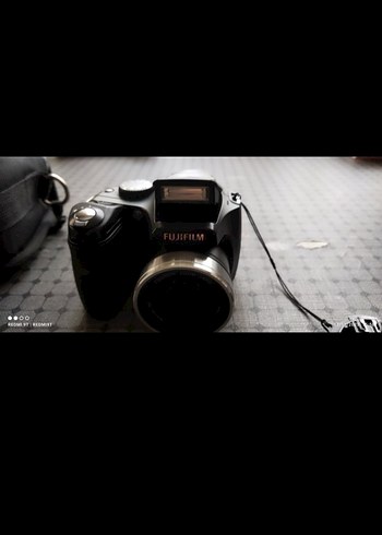 Siyah Dijital Fotoğraf Makinesi ve Çantası - Görsel 3