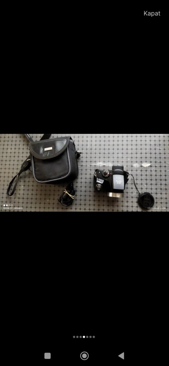 Siyah Dijital Fotoğraf Makinesi ve Çantası - Görsel 2