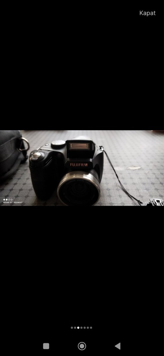 Siyah Dijital Fotoğraf Makinesi ve Çantası - Görsel 3