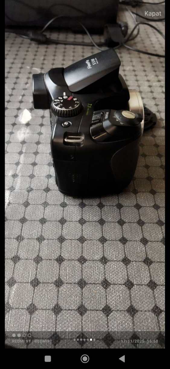 Siyah Dijital Fotoğraf Makinesi ve Çantası - Görsel 5