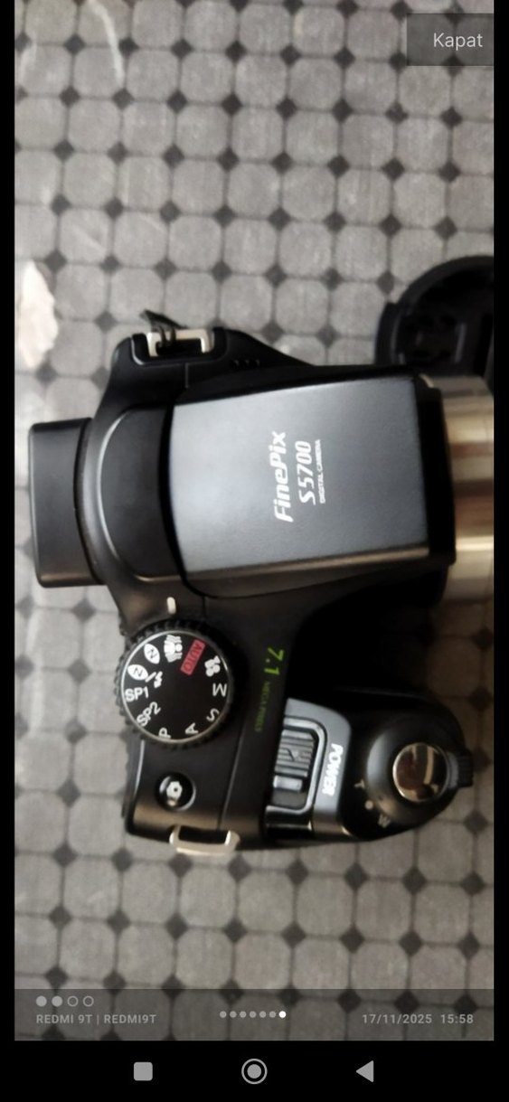 Siyah Dijital Fotoğraf Makinesi ve Çantası - Görsel 4