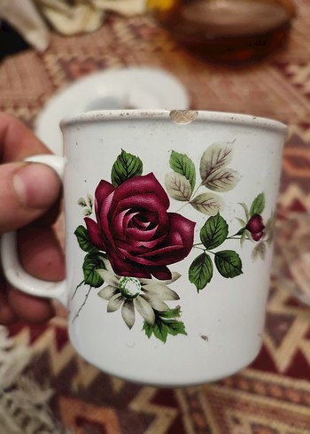 Beyaz Kırmızı Gül Desenli Kupa - Görsel 2