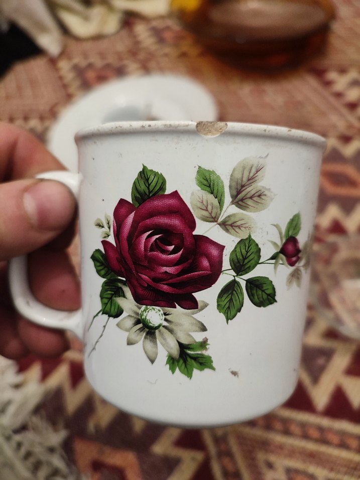 Beyaz Kırmızı Gül Desenli Kupa - Görsel 2