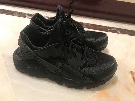 39 Beden siyah Renk Nike Huarache Siyah ??