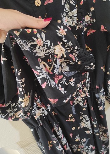 Uzun Kollu Siyah Çiçek Desenli Elbisesi - Görsel 2
