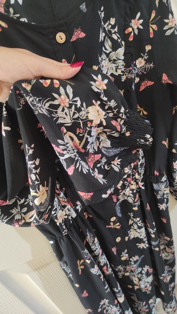 Uzun Kollu Siyah Çiçek Desenli Elbisesi - Görsel 2