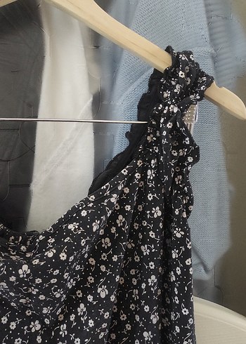 Siyah Çiçek Desenli Midi Askılı Elbise - Görsel 8