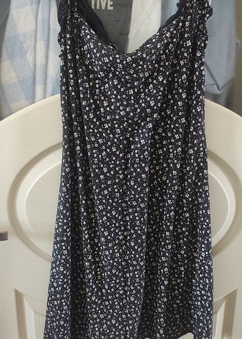 Siyah Çiçek Desenli Midi Askılı Elbise - Görsel 6