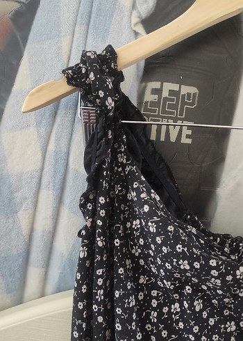 Siyah Çiçek Desenli Midi Askılı Elbise - Görsel 7