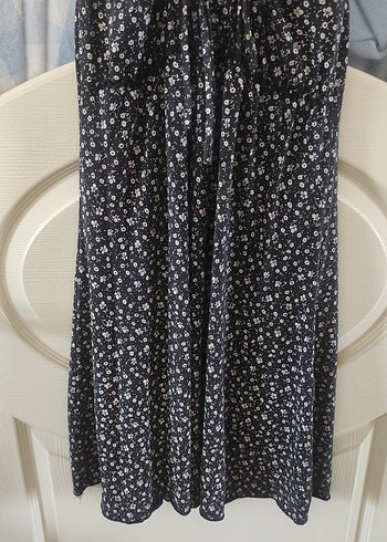 Siyah Çiçek Desenli Midi Askılı Elbise - Görsel 5