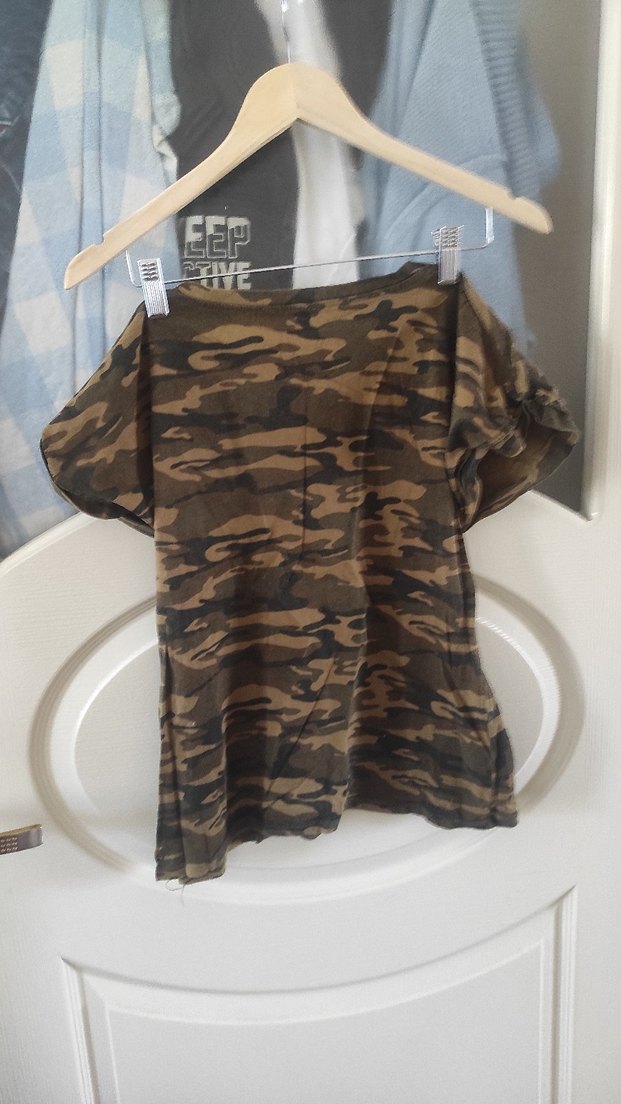 Kahverengi Kamuflaj V Yaka Kemerli Tişört - Görsel 4