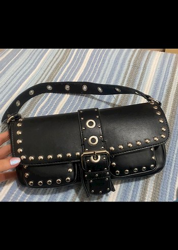 Beden siyah Renk Bershka Tokalı Siyah Deri Punk Tarzı Çanta