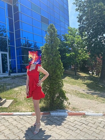 Zara kırmızı fiyonk askılı mezuniyet elbisesi