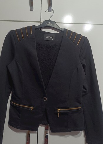 Diğer Sikligin Ve Sehrin Bulustugu Siyah Blazer
