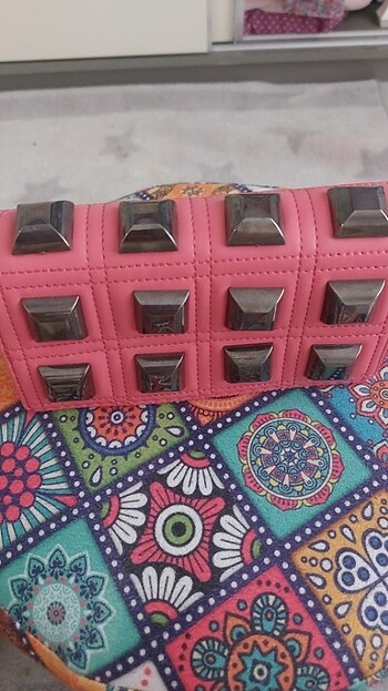 Pembe çanta