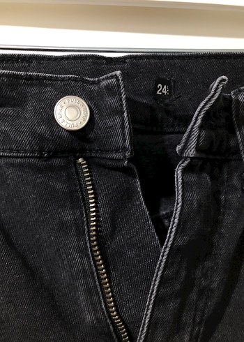 Düğmeli Siyah Dar Kesim Kadın Kot Pantolon - Görsel 4