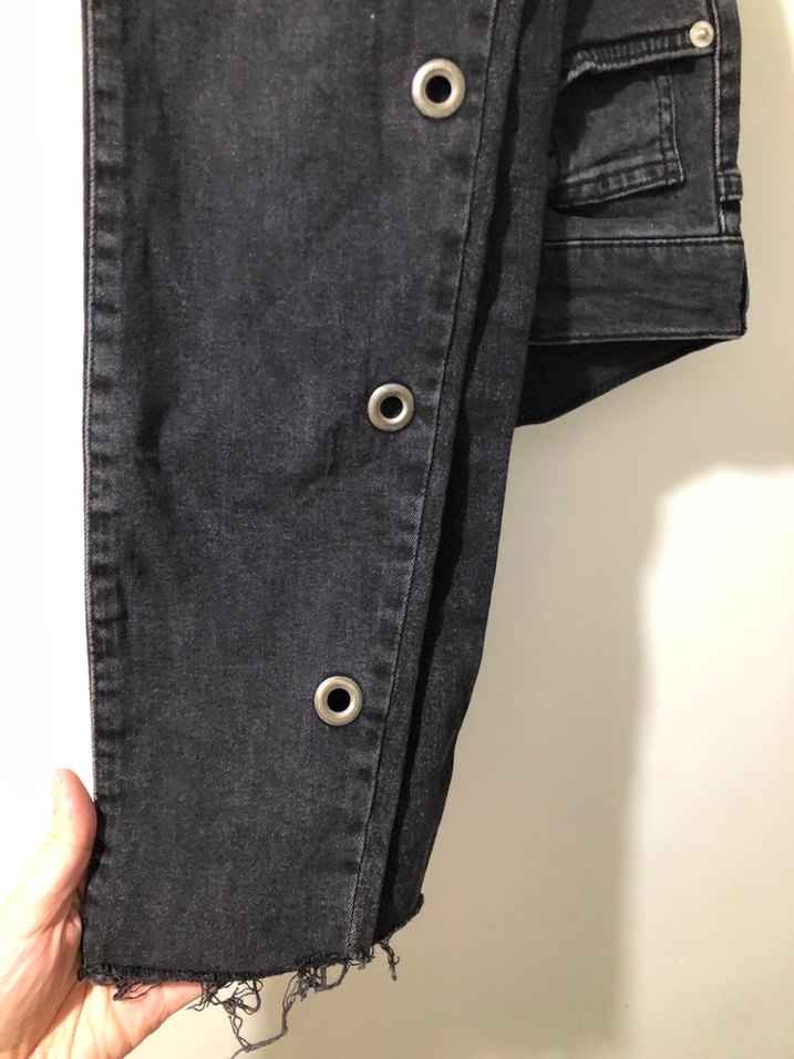 Düğmeli Siyah Dar Kesim Kadın Kot Pantolon - Görsel 5