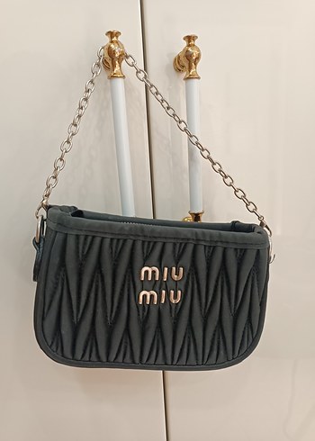 Gri Zincir Detaylı Miu Miu Kadın Çanta