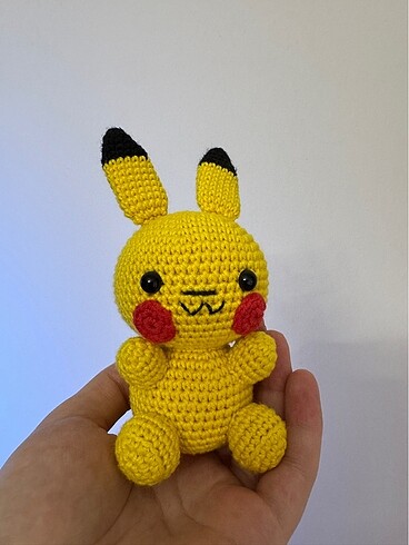 El örgüsü Amigrumi minik pikachu