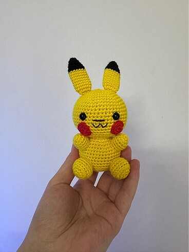 Beden El örgüsü Amigrumi minik pikachu