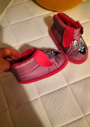 Pembe Nakışlı Kız Çocuk Terliği Velcro - Görsel 2