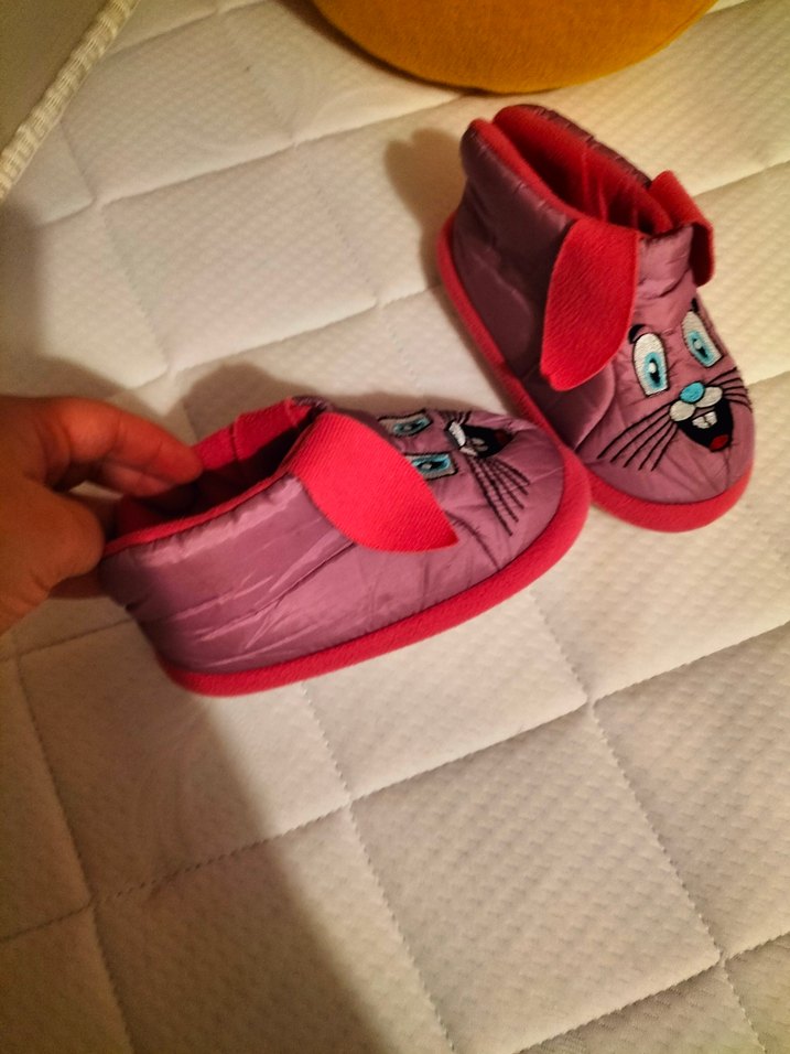 Pembe Nakışlı Kız Çocuk Terliği Velcro - Görsel 2